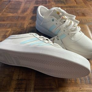 Womens New Adidas Size 7